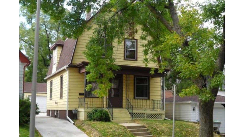 911 N 37th St Milwaukee, WI 53208 by Coldwell Banker HomeSale Realty - New Berlin $69,900