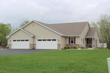 417 Trailview Crossing, Waterford, WI 53185-4380