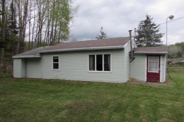 6662 W River Rd, Fence, WI 54121