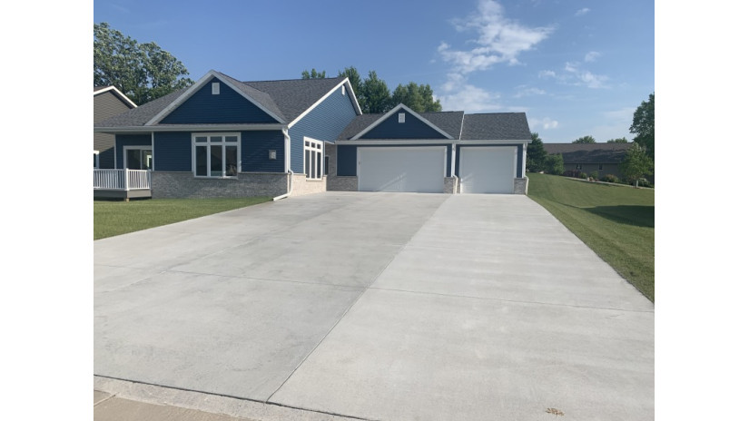 1195 Carolyn Blvd Mayville, WI 53050 by Shorewest Realtors $379,900