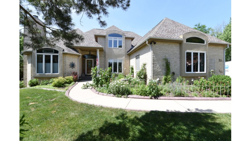 W143N5270 St Andrews Ct Menomonee Falls, WI 53051 by Shorewest Realtors $484,900