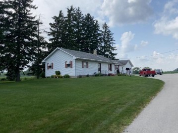 W7938 Creek Rd, Darien, WI 53115-3124