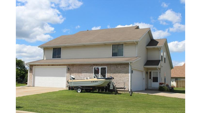 518 6th St A/B Waterford, WI 53185 by RE/MAX Premier Properties $389,900