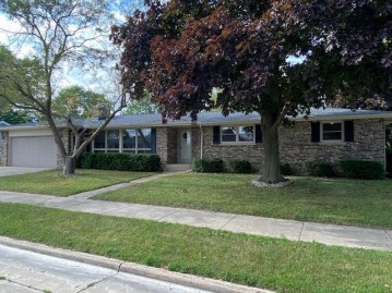 2704 84th St, Kenosha, WI 53143-6248