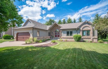 12190 W White Oak Dr, Greenfield, WI 53228-1048