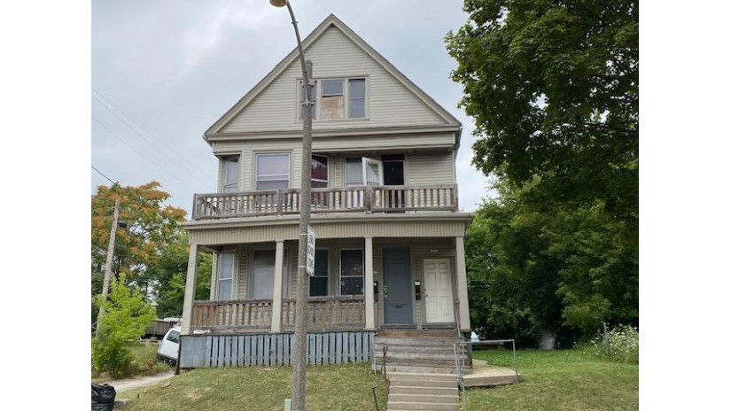 1819 N 32nd St Milwaukee, WI 53208 by Nilsen Realty $114,900