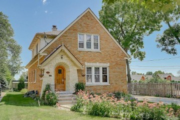 628 N Milwaukee St, Port Washington, WI 53074