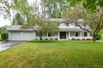 720 W Clovernook Ln, Glendale, WI 53217-4121