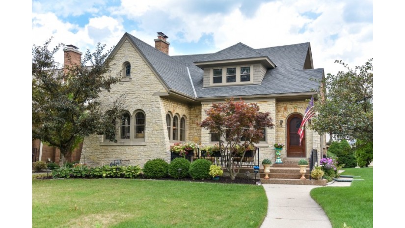 5352 N Santa Monica Blvd Whitefish Bay, WI 53217 by Shorewest Realtors $679,900