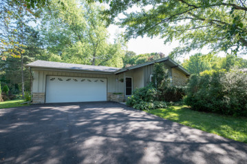 N113W20653 Edgewood Dr, Germantown, WI 53022