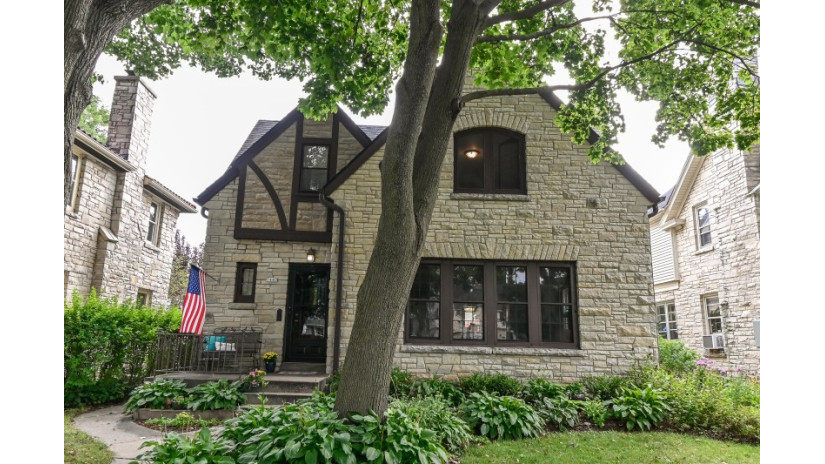 5440 N Shoreland Ave Whitefish Bay, WI 53217 by Shorewest Realtors $630,000