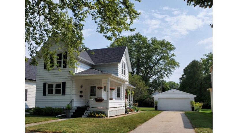 1701 N 12th St Sheboygan, WI 53081 by Shorewest Realtors $129,900