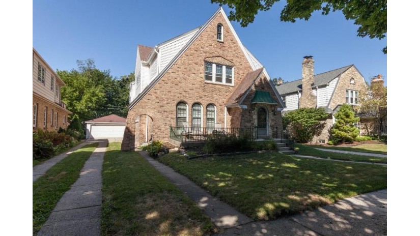 549 N 63rd St Wauwatosa, WI 53213 by Redefined Realty Advisors LLC $279,000