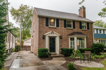 5677 N Lake Dr, Whitefish Bay, WI 53217-4849