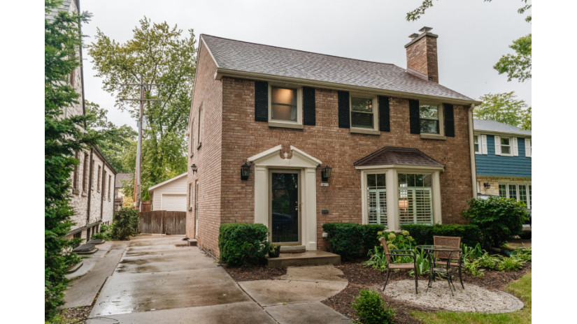 5677 N Lake Dr Whitefish Bay, WI 53217 by Shorewest Realtors $350,000