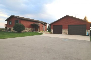 N9190 Hunters Ct, Russell, WI 53020-1330