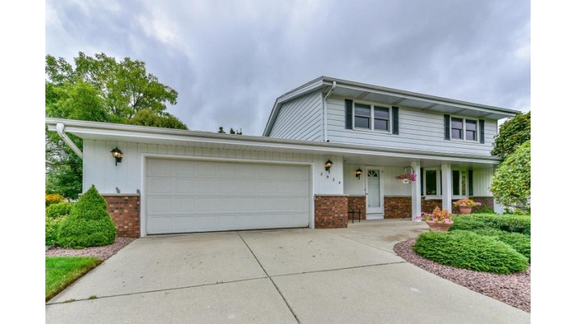 2954 W Briarwood Dr Franklin, WI 53132 by Buyers Vantage $344,900