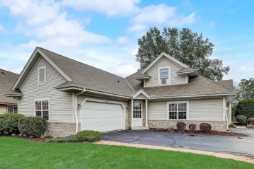 4830 S Waterview Ct, Greenfield, WI 53220-4856