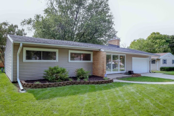 4421 N Glenway St, Wauwatosa, WI 53225-4448