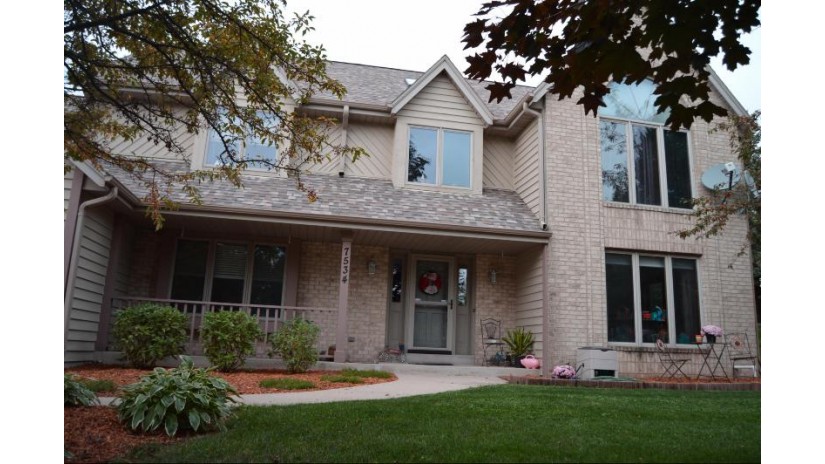 7534 W Pineberry Ridge Franklin, WI 53132 by Coldwell Banker HomeSale Realty - Wauwatosa $399,900