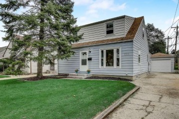 3960 S Brust Ave, Saint Francis, WI 53235-4544