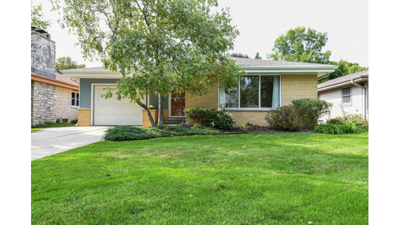 1223 S 118th St West Allis, WI 53214 by Shorewest Realtors $189,000