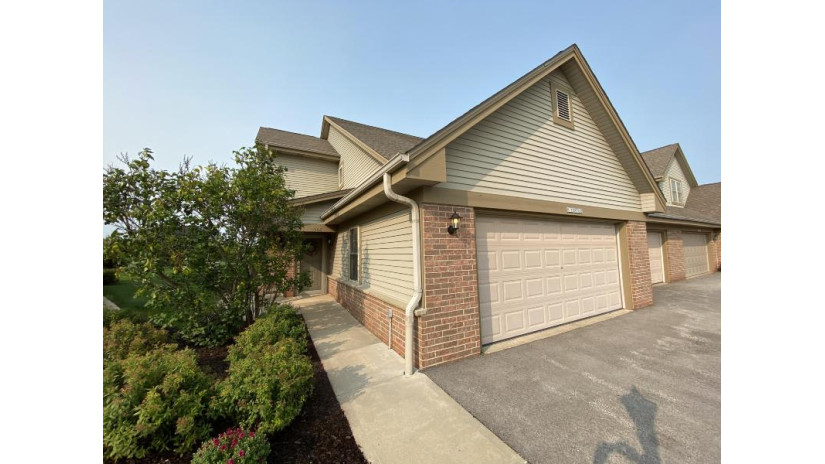 W170N5566 Ridgewood Dr Menomonee Falls, WI 53051 by First Weber Inc - Menomonee Falls $229,900