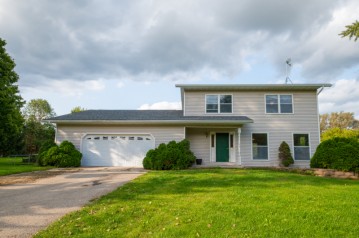 W3812 Hull Rd, Hubbard, WI 53032-9761