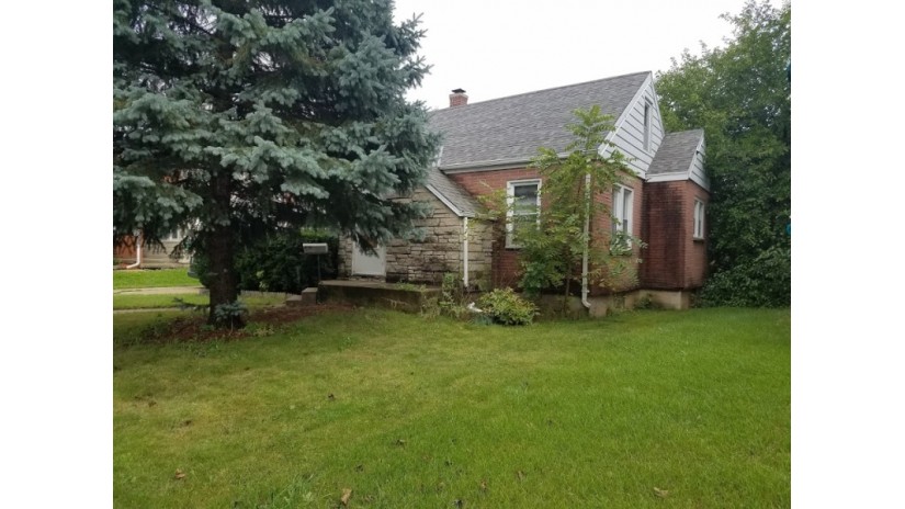 3717 S 84th St Milwaukee, WI 53228 by Shorewest Realtors $109,900