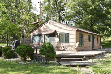 516 Wahl Ave, Mukwonago, WI 53149-1319