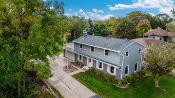 10701 W Bobolink Ave, Milwaukee, WI 53225-2411