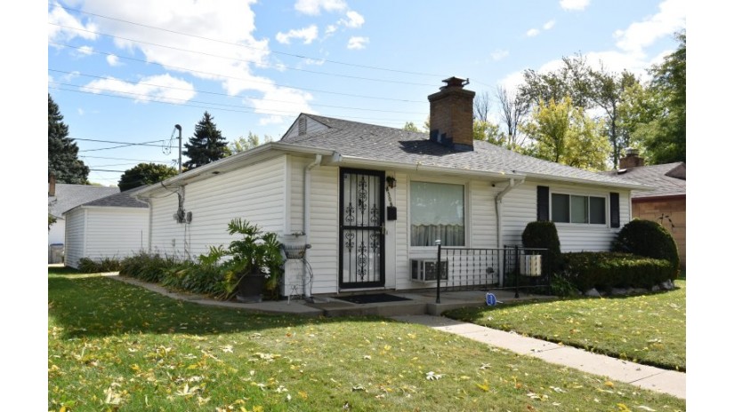 4308 N 42nd Pl Milwaukee, WI 53216 by Shorewest Realtors $65,000