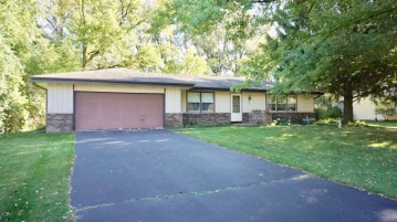605 Fox Knoll Dr, Rochester, WI 53185-5022