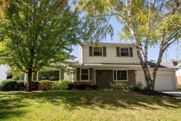 2743 N 118th St, Wauwatosa, WI 53222-4108