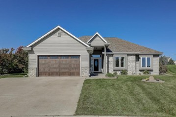 864 Odawa Cir, Kewaskum, WI 53040