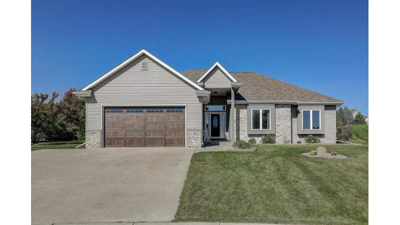 864 Odawa Cir Kewaskum, WI 53040 by Hanson & Co. Real Estate $335,000