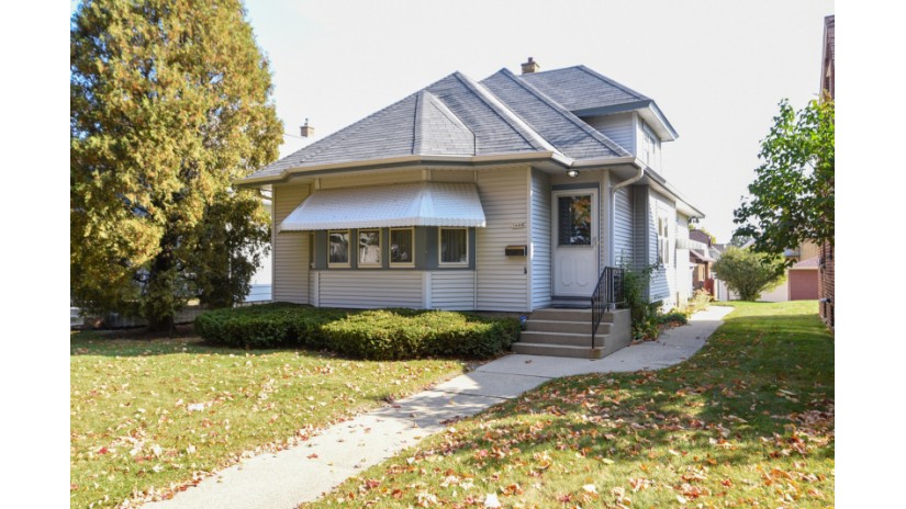 3448 S 9th St Milwaukee, WI 53215 by Shorewest Realtors $147,500