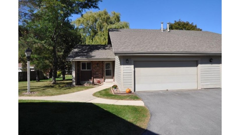 5037 S Stonehedge Dr Greenfield, WI 53220 by Metro Realty Group $179,900