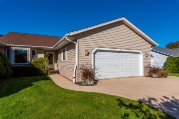5441 S 45th St, Greenfield, WI 53220-5131