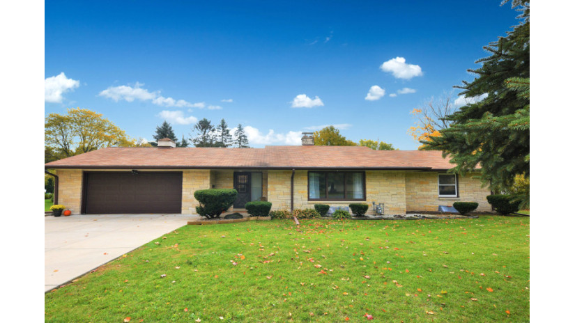 309 Sunny Ln Thiensville, WI 53092 by Shorewest Realtors $249,900