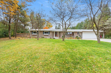 6988 Cork Ln, Erin, WI 53027-9755