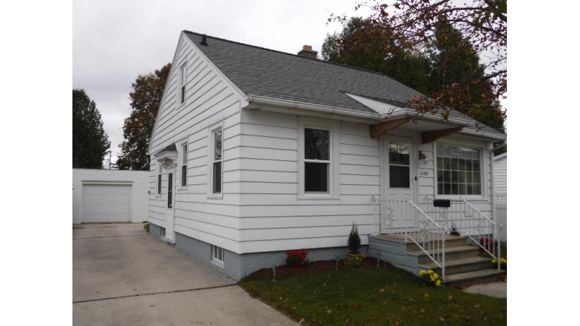 2108 11th St Two Rivers, WI 54241 by Coldwell Banker Real Estate Group~Manitowoc $62,900