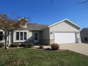 1620 Morning Glory Dr, Hartford, WI 53027-9100