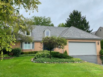 3743 W Fairway Heights Dr, Mequon, WI 53092-2271