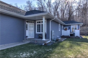 4535 Village Oaks Circle, Eau Claire, WI 54701