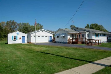 306 E 1st Street, Leaf River, IL 61047