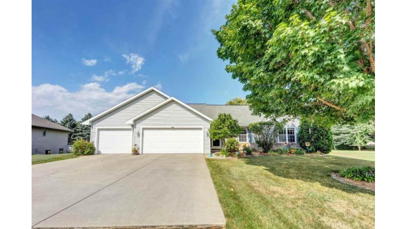 2228 Redpepper Trail Suamico, WI 54313 by Shorewest Realtors $379,900