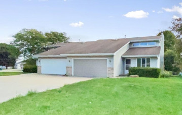 2903 W Creek Valley Lane, Grand Chute, WI 54914