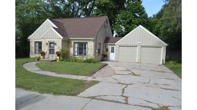 1136 Lime Kiln Road Green Bay, WI 54302 by Micoley.com Llc $149,900