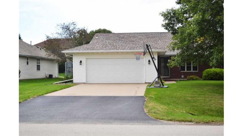 W2804 Brookhaven Drive Buchanan, WI 54915 by Todd Wiese Homeselling System, Inc. $224,900